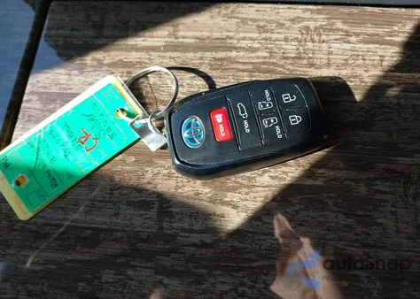 2025 Toyota Sienna Platinum from USA, damaged, VIN 5TDESKFC3SS199347